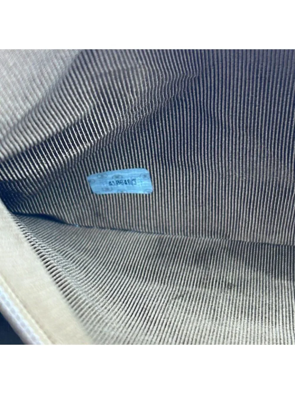 Chanel CC Logo Shoulder Bag - Picture 15 of 15